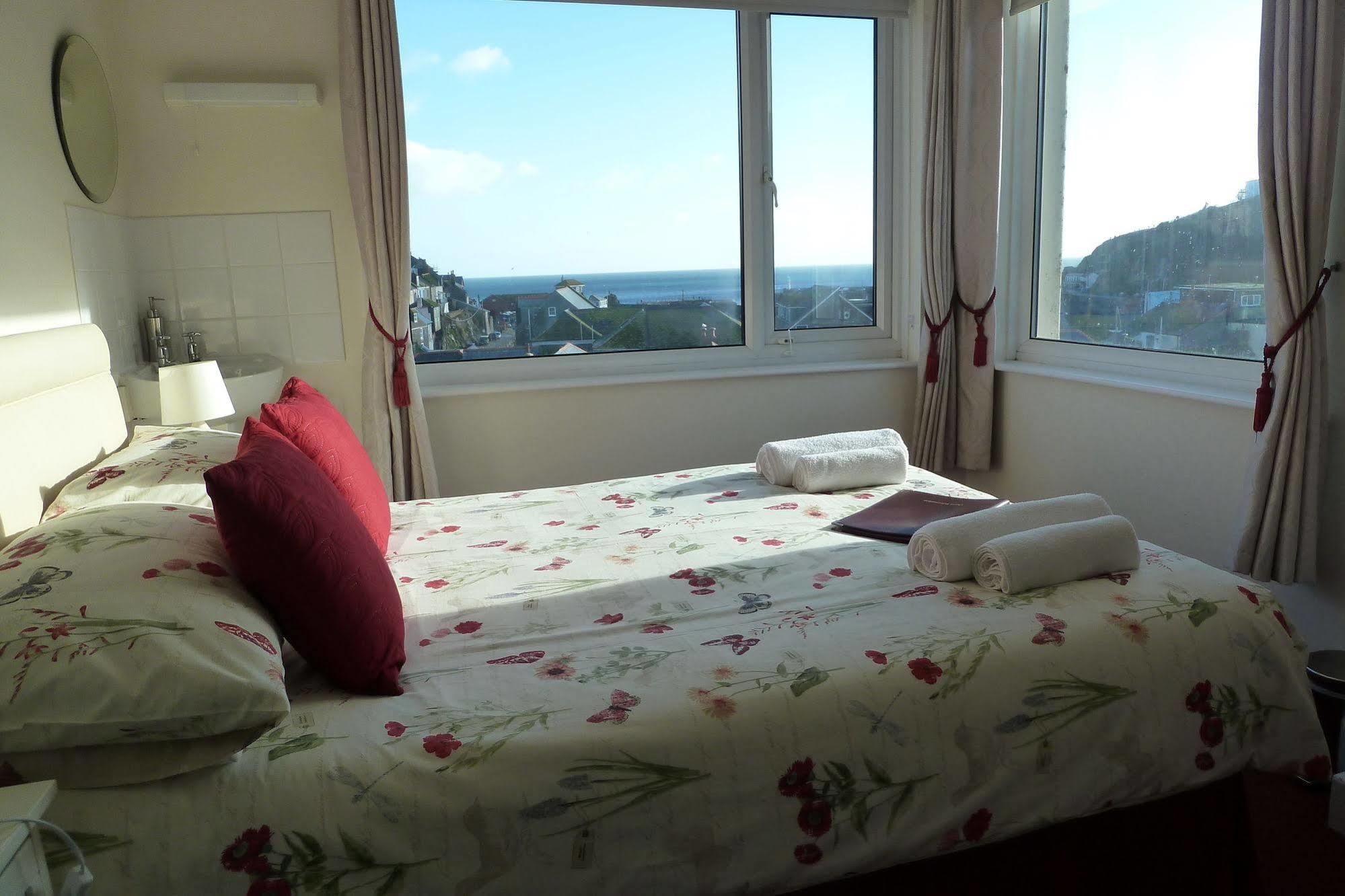 Bed and Breakfast Buckingham House Мевагисси Экстерьер фото