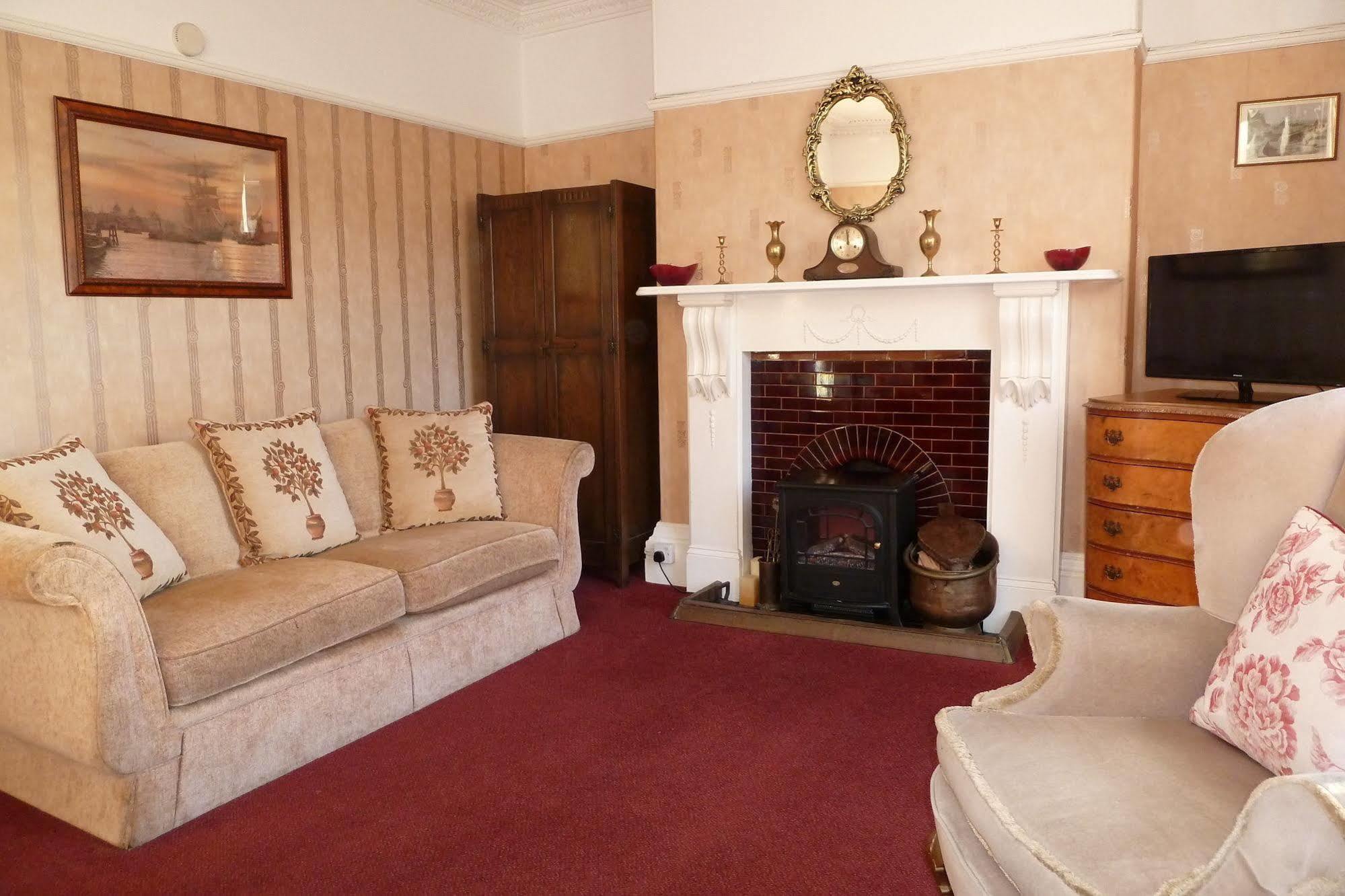 Bed and Breakfast Buckingham House Мевагисси Экстерьер фото