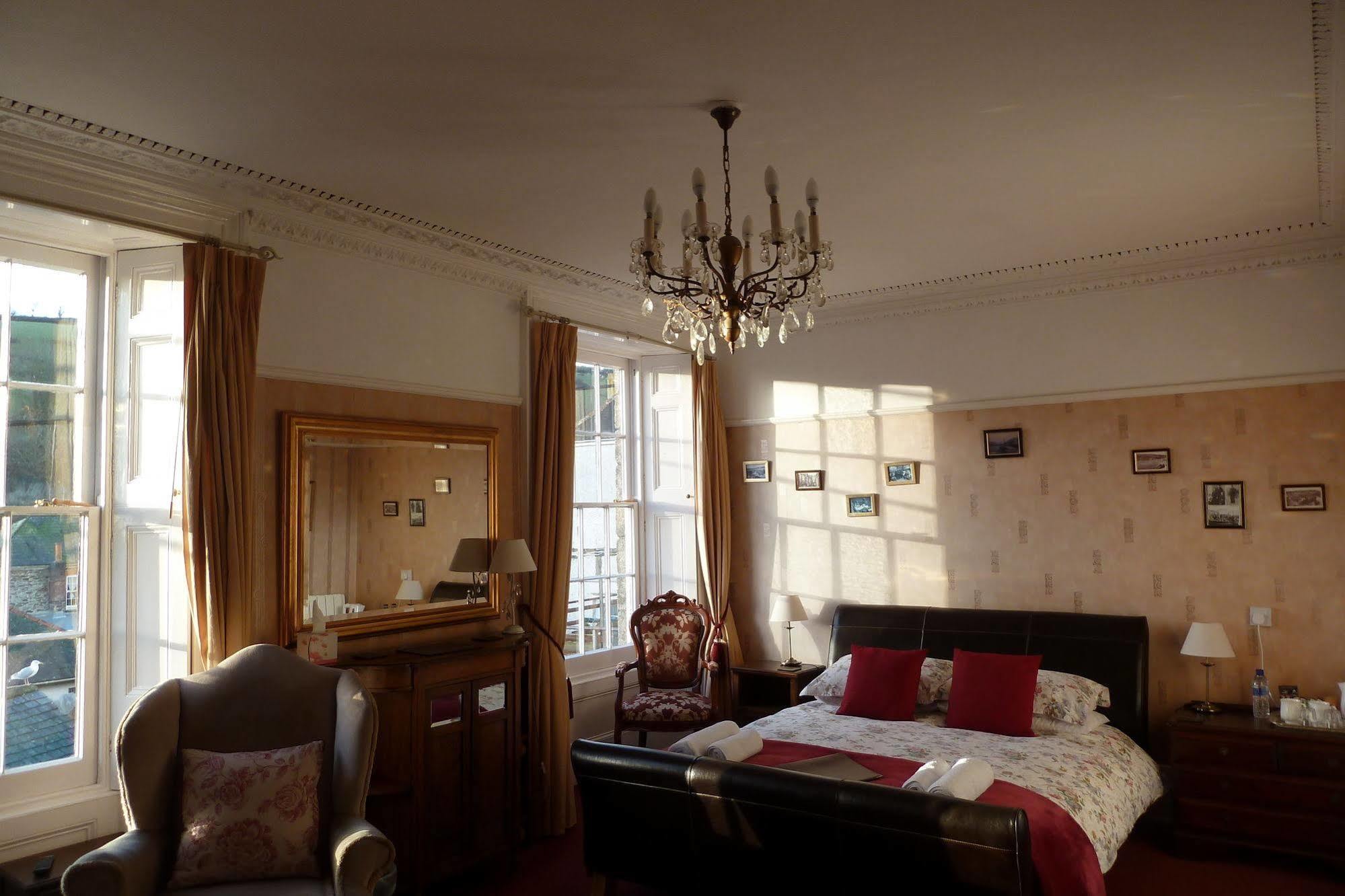 Bed and Breakfast Buckingham House Мевагисси Экстерьер фото