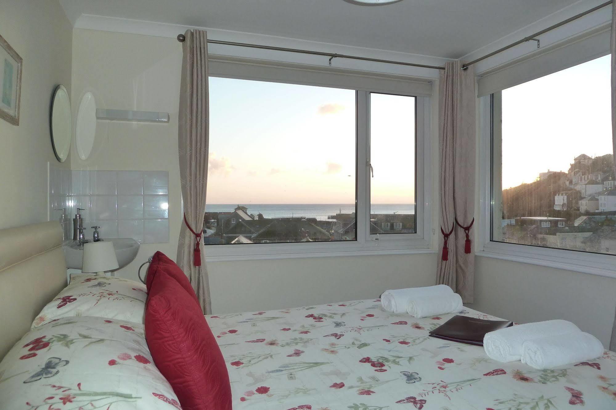 Bed and Breakfast Buckingham House Мевагисси Экстерьер фото